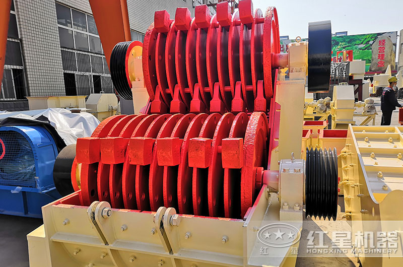 雙轉(zhuǎn)子破碎機(jī)結(jié)構(gòu)圖 雙轉(zhuǎn)子破碎機(jī)結(jié)構(gòu)圖