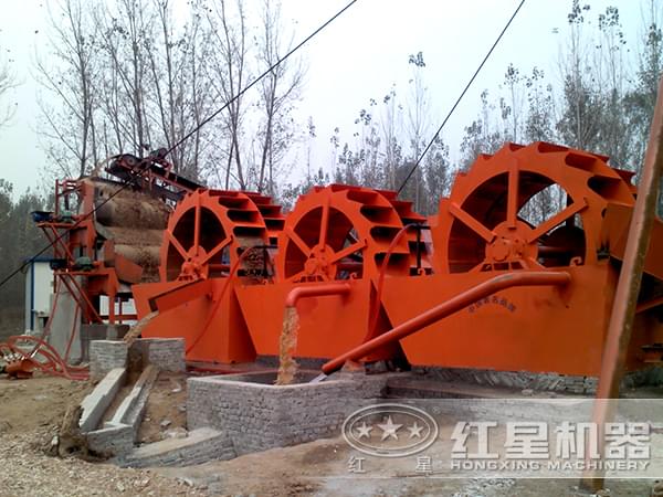 洗砂機工作現(xiàn)場 洗砂機工作現(xiàn)場