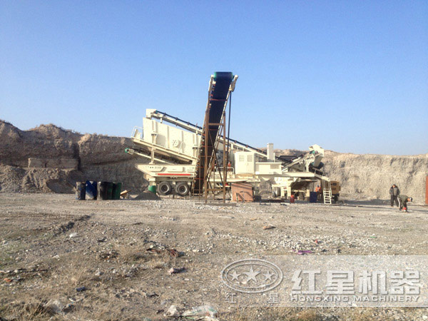 移動汽車載式打石機客戶現(xiàn)場