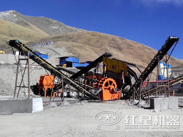 固定式砂石骨料生產(chǎn)線生產(chǎn)現(xiàn)場(chǎng)