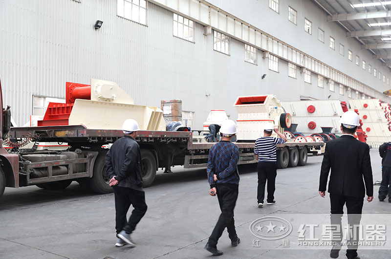 設(shè)備發(fā)貨現(xiàn)場(chǎng)，客戶來廠參觀