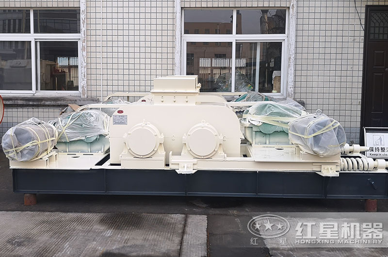 小型對輥制砂機(jī)圖片 小型對輥制砂機(jī)圖片