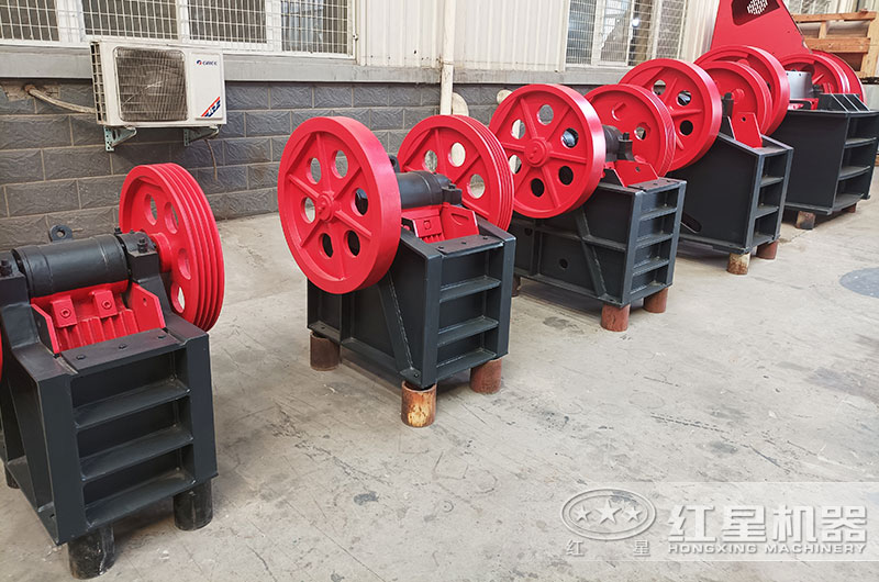 小型碎石粉碎機(jī)圖片