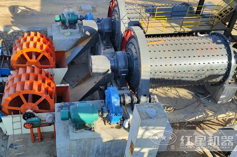 球磨機(jī)工作現(xiàn)場(chǎng)實(shí)拍圖 球磨機(jī)工作現(xiàn)場(chǎng)實(shí)拍圖