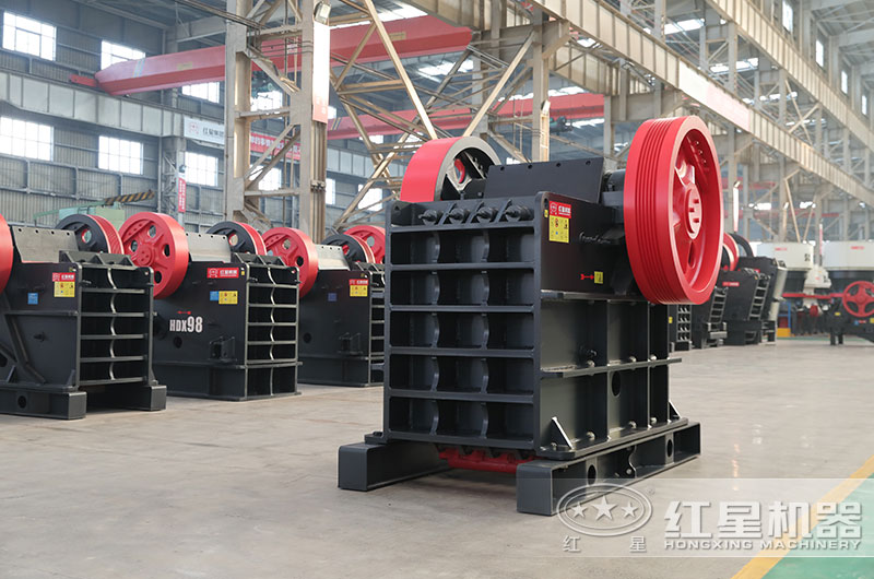 鄂式碎石粉碎機(jī)圖片 鄂式碎石粉碎機(jī)圖片