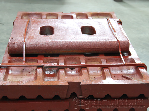 巖石破碎機肘板 巖石破碎機肘板