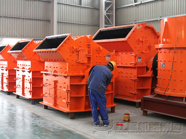 石料細(xì)碎機生產(chǎn)車間