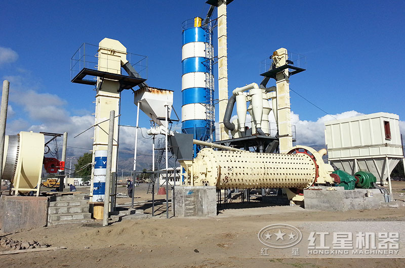 球磨機(jī)工作現(xiàn)場實拍圖 球磨機(jī)工作現(xiàn)場實拍圖