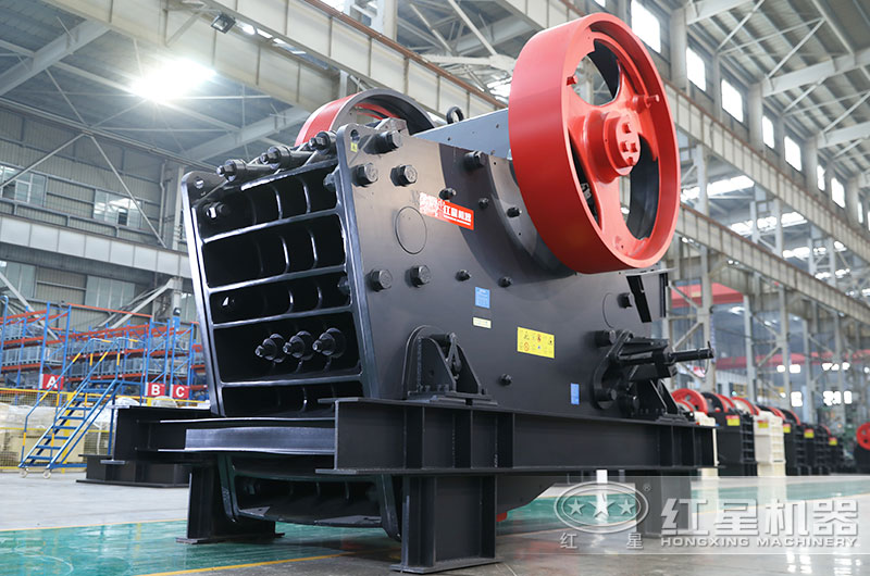 顎式鵝卵石破碎機(jī)圖片