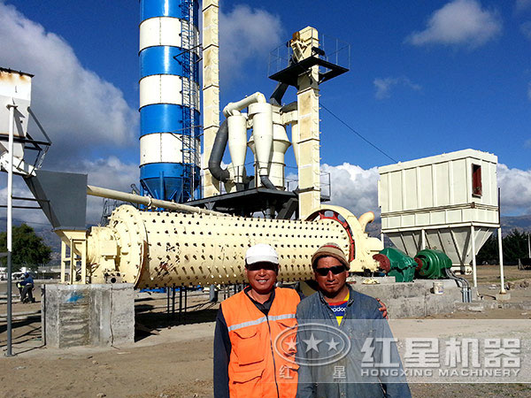 水泥球磨機(jī)現(xiàn)場(chǎng)圖 水泥球磨機(jī)現(xiàn)場(chǎng)圖