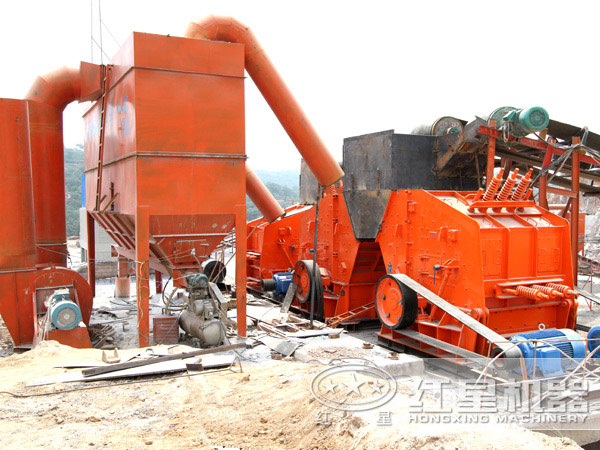 反擊式破碎機(jī)現(xiàn)場(chǎng)圖 反擊式破碎機(jī)現(xiàn)場(chǎng)圖