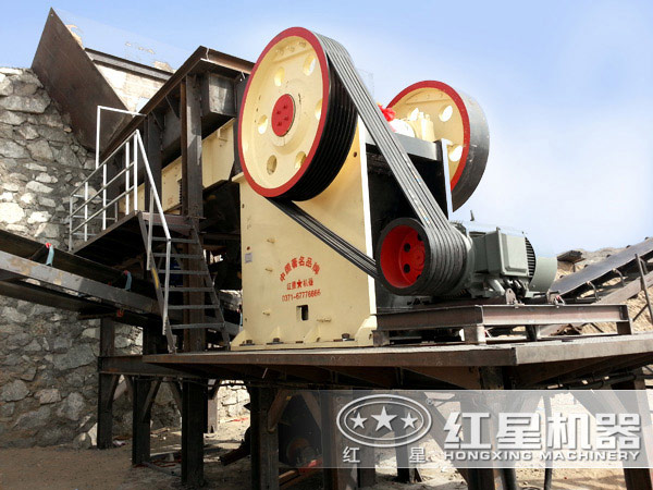 顎式破碎機現(xiàn)場圖 顎式破碎機現(xiàn)場圖