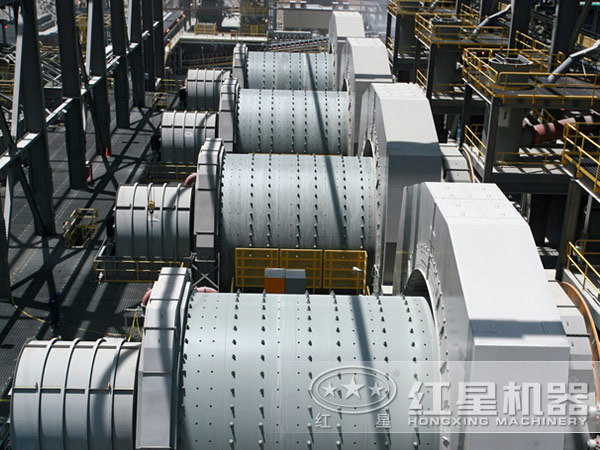 球磨機現(xiàn)場圖 球磨機現(xiàn)場圖