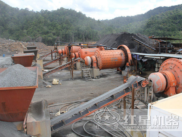 紅星機(jī)器球磨機(jī)現(xiàn)場(chǎng)工作圖 紅星機(jī)器球磨機(jī)現(xiàn)場(chǎng)工作圖