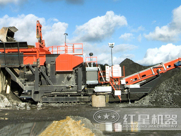 移動破碎機現(xiàn)場圖 移動破碎機現(xiàn)場圖