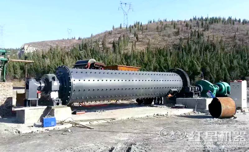 球磨機(jī)現(xiàn)場(chǎng)作業(yè)圖展示 球磨機(jī)現(xiàn)場(chǎng)作業(yè)圖展示