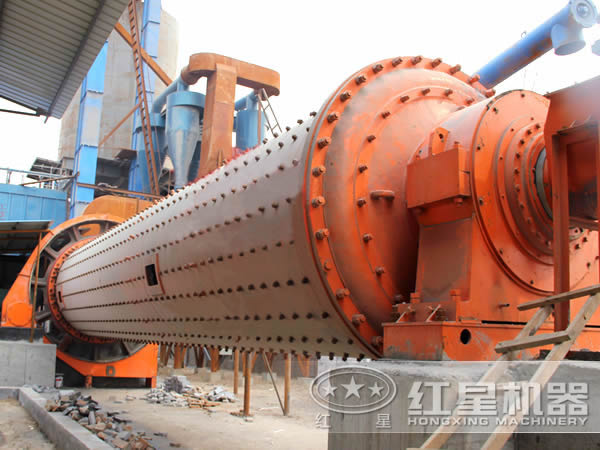 棒磨機(jī)制砂現(xiàn)場(chǎng) 棒磨機(jī)制砂現(xiàn)場(chǎng)