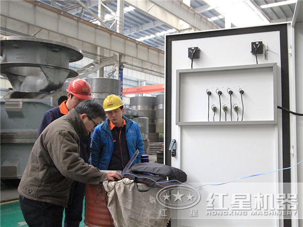 科研人員生產(chǎn)廠區(qū)工作圖 科研人員生產(chǎn)廠區(qū)工作圖