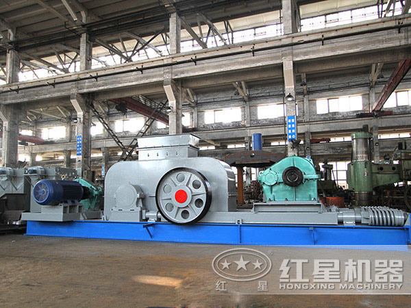 紅星機(jī)器對(duì)輥式破碎機(jī)生產(chǎn)車間 紅星機(jī)器對(duì)輥式破碎機(jī)生產(chǎn)車間