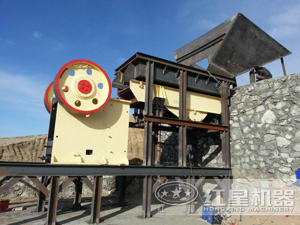石頭顎式破碎機現場圖 石頭顎式破碎機現場圖