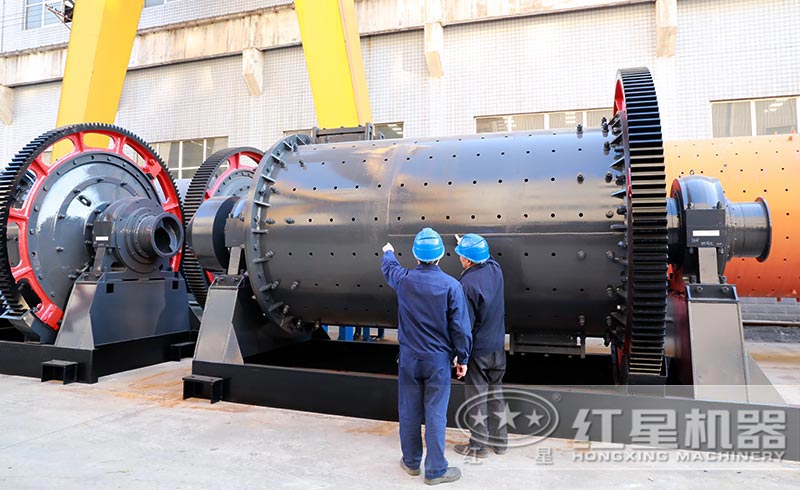 球磨機(jī)專業(yè)技術(shù)人員對(duì)球磨機(jī)進(jìn)行檢驗(yàn) 球磨機(jī)專業(yè)技術(shù)人員對(duì)球磨機(jī)進(jìn)行檢驗(yàn)