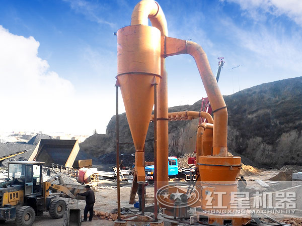 石灰石磨粉生產(chǎn)現(xiàn)場(chǎng) 石灰石磨粉生產(chǎn)現(xiàn)場(chǎng)