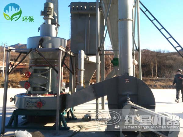 搭配脈沖除塵器的石灰石生產(chǎn)現(xiàn)場(chǎng) 搭配脈沖除塵器的石灰石生產(chǎn)現(xiàn)場(chǎng)