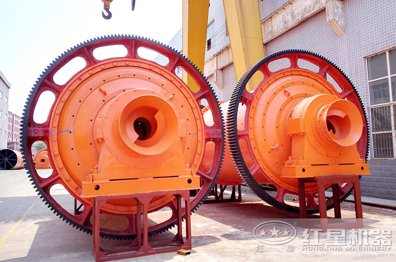 大型鐵礦石球磨機設(shè)備展示 大型鐵礦石球磨機設(shè)備展示