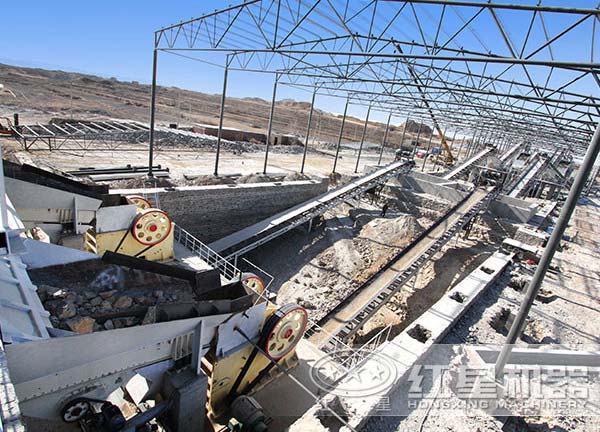 顎式破碎機(jī)加工花崗巖的現(xiàn)場(chǎng)圖 顎式破碎機(jī)加工花崗巖的現(xiàn)場(chǎng)圖