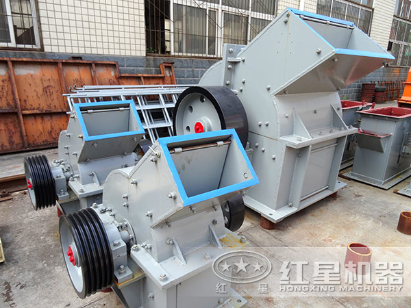 錘式砂石料機(jī)廠家一角 錘式砂石料機(jī)廠家一角