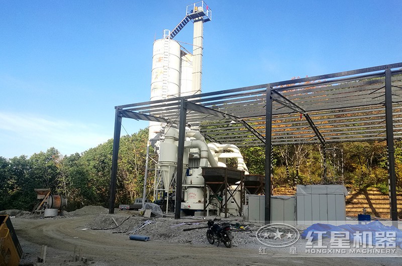 石粉磨粉機作業(yè)現(xiàn)場 石粉磨粉機作業(yè)現(xiàn)場