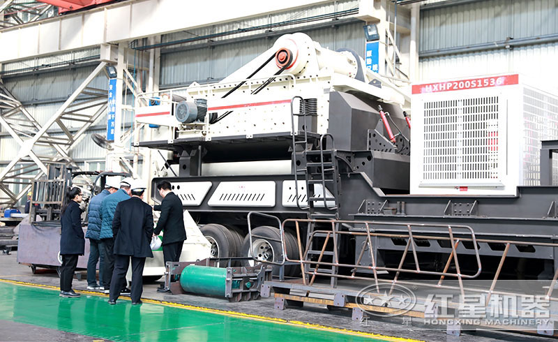 可移動(dòng)破石機(jī)客戶參觀圖 可移動(dòng)破石機(jī)客戶參觀圖