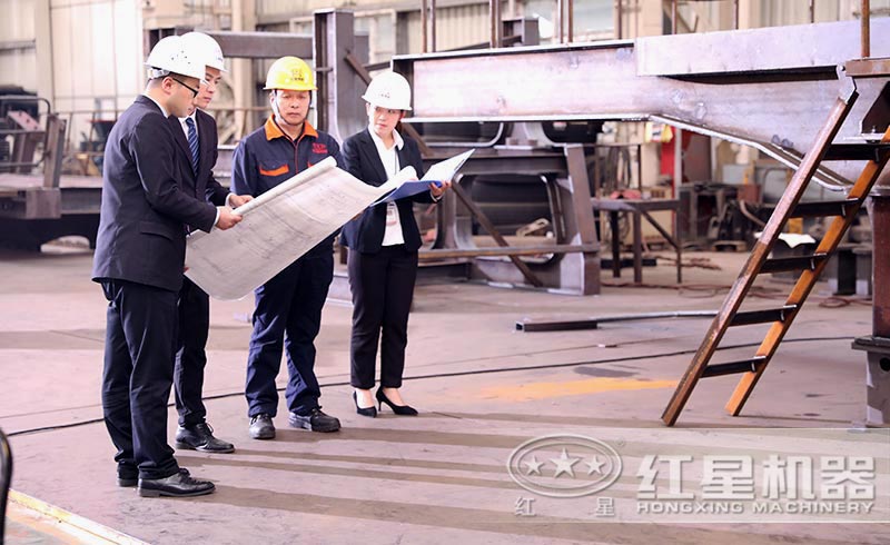 紅星工程師為客戶制定方案 紅星工程師為客戶制定方案