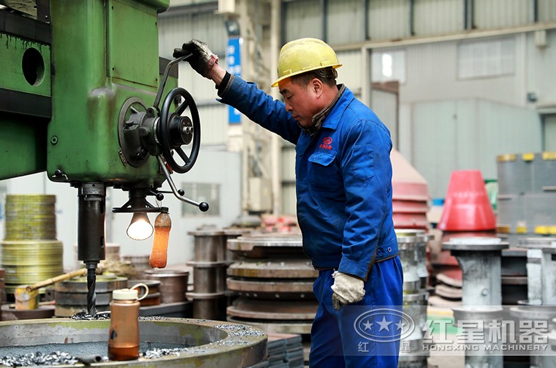紅星車間工人作業(yè)現(xiàn)場