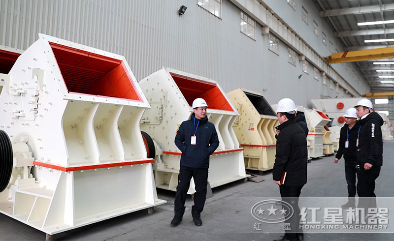 客戶參觀紅星小型磕石機