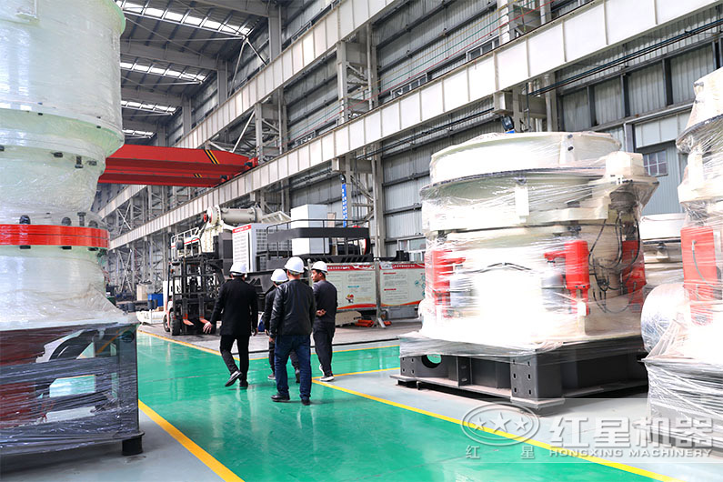 客戶參觀紅星圓錐破碎機(jī)生產(chǎn)車間 客戶參觀紅星圓錐破碎機(jī)生產(chǎn)車間