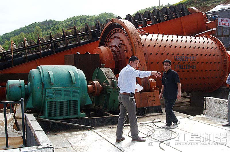 紅星機(jī)器指導(dǎo)用戶安裝球磨機(jī)設(shè)備