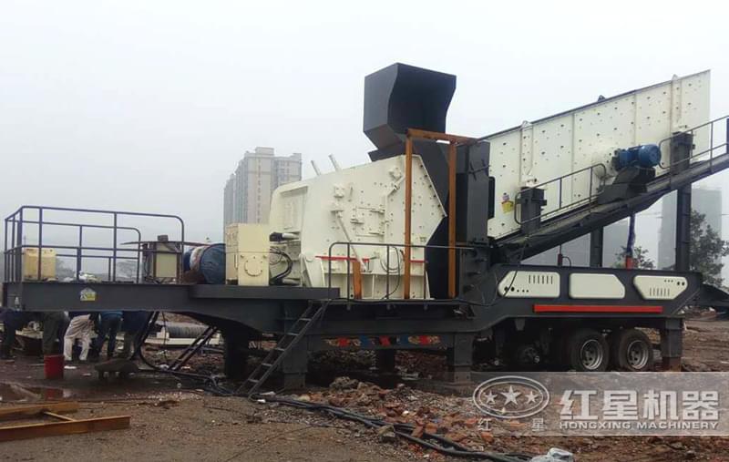 時(shí)產(chǎn)200方車載混凝土砂石粉碎機(jī)作業(yè)現(xiàn)場(chǎng) 時(shí)產(chǎn)200方車載混凝土砂石粉碎機(jī)作業(yè)現(xiàn)場(chǎng)