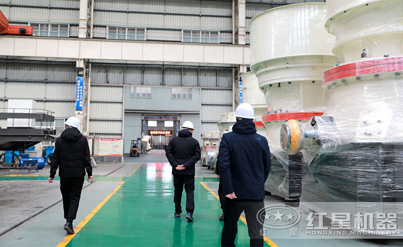 客戶參觀紅星粉碎機生產(chǎn)車間 客戶參觀紅星粉碎機生產(chǎn)車間