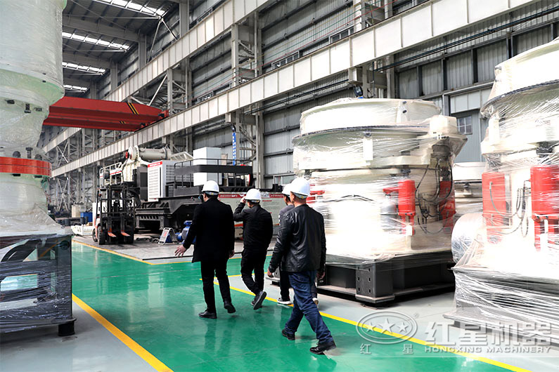 用戶來紅星圓錐破碎機車間參觀