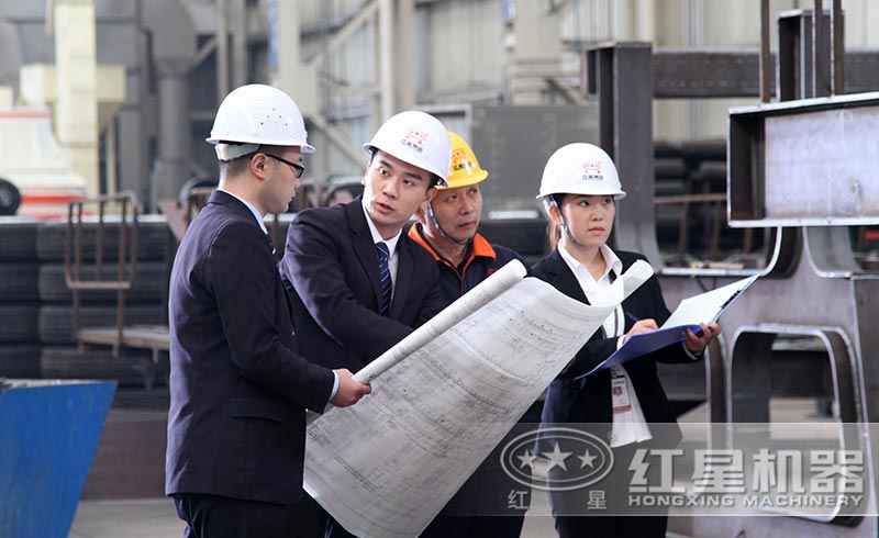 紅星機(jī)器技術(shù)人員為客戶定制方案 紅星機(jī)器技術(shù)人員為客戶定制方案
