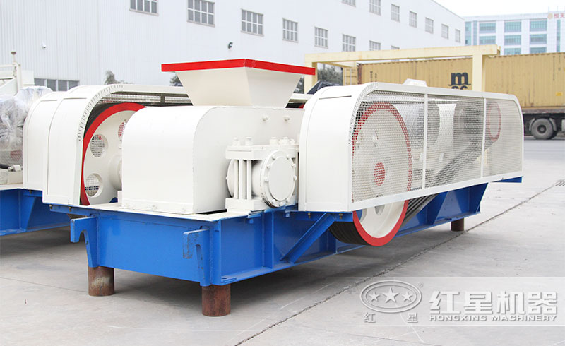 時(shí)產(chǎn)8噸對(duì)輥式制砂機(jī) 時(shí)產(chǎn)8噸對(duì)輥式制砂機(jī)