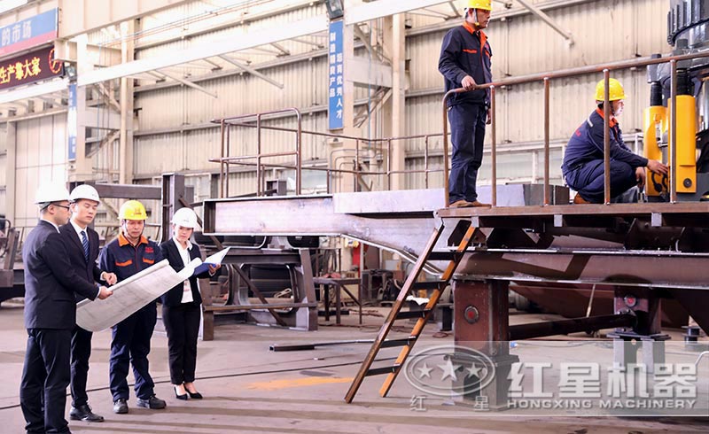 紅星機(jī)器專業(yè)人員為用戶定制方案 紅星機(jī)器專業(yè)人員為用戶定制方案