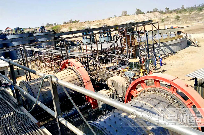 球磨機(jī)作業(yè)現(xiàn)場 球磨機(jī)作業(yè)現(xiàn)場