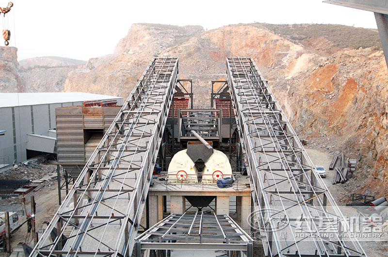 石頭破碎機作業(yè)現(xiàn)場 石頭破碎機作業(yè)現(xiàn)場