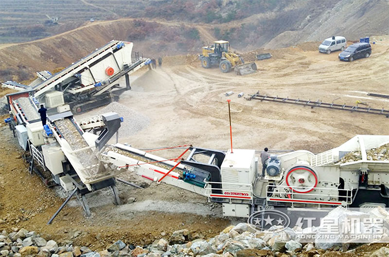 履帶式移動破碎站現(xiàn)場