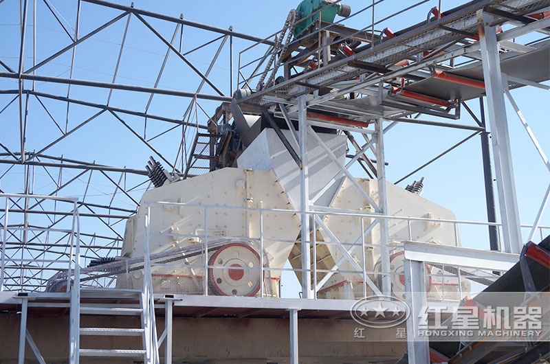 黏土破碎機作業(yè)現(xiàn)場 黏土破碎機作業(yè)現(xiàn)場