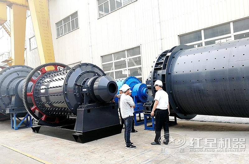 客戶參觀紅星機器小型球磨機 客戶參觀紅星機器小型球磨機