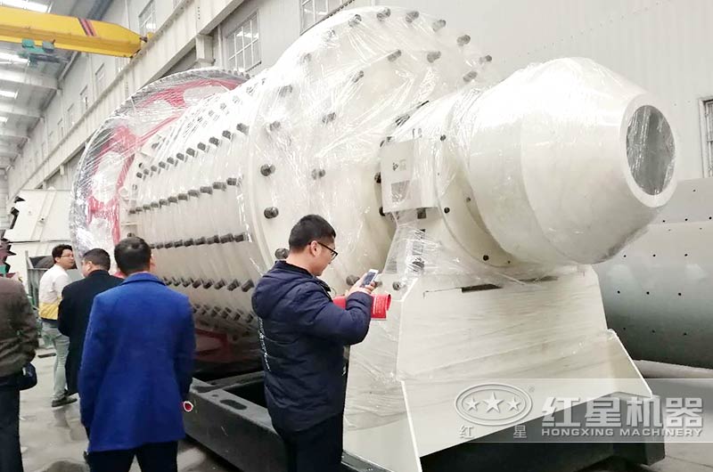 用戶參觀紅星1米5球磨機 用戶參觀紅星1米5球磨機