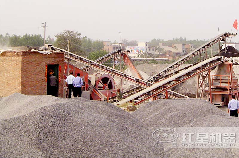 石頭粉碎沙子現(xiàn)場 石頭粉碎沙子現(xiàn)場